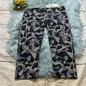 NWT Under Armour Heatgear UA Running Fitted Tough Run Printed Capri Sz M